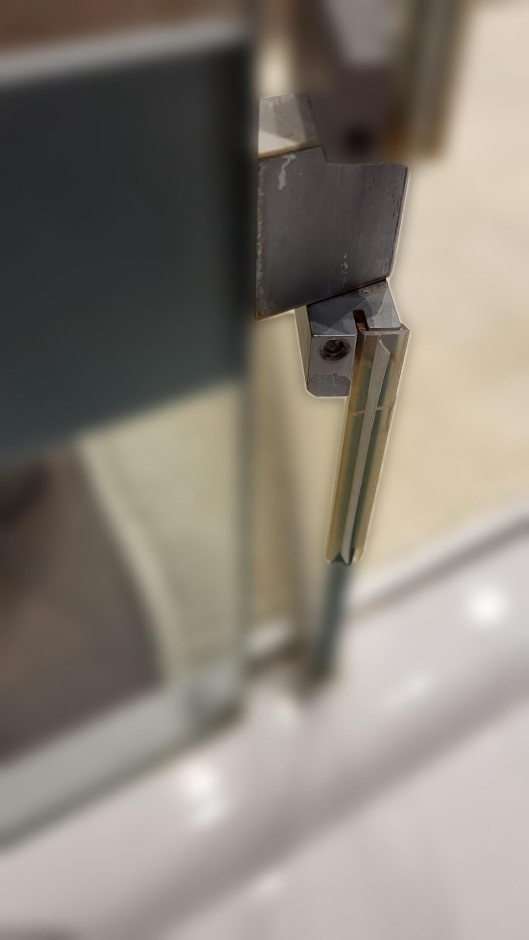 Stufen-Magnetleiste links 90° ESG 6 mm 2000 mm duka