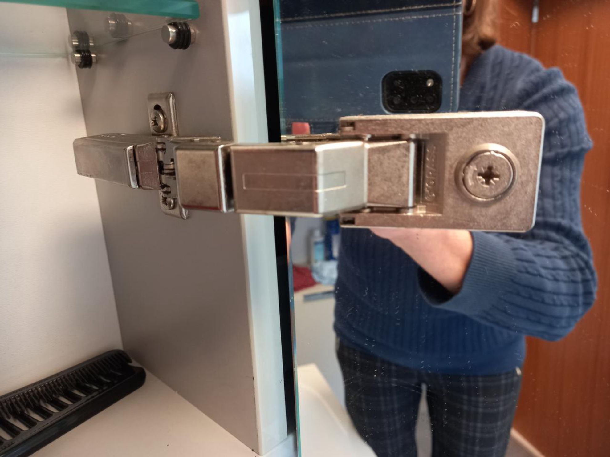 Scharnier mit Dämpfung