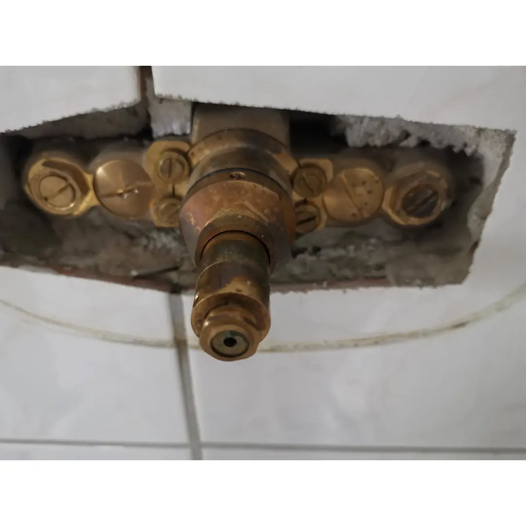 UP-ROHBAUSET BADE- UND BRAUSEARMATUR HANSAMAT