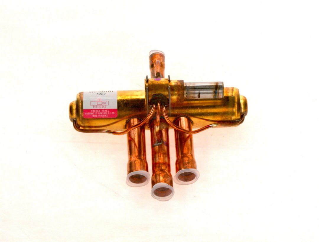 BOSCH Ersatzteil TTNR: 8733703874 4-Wege-Ventil STF-0251 G1