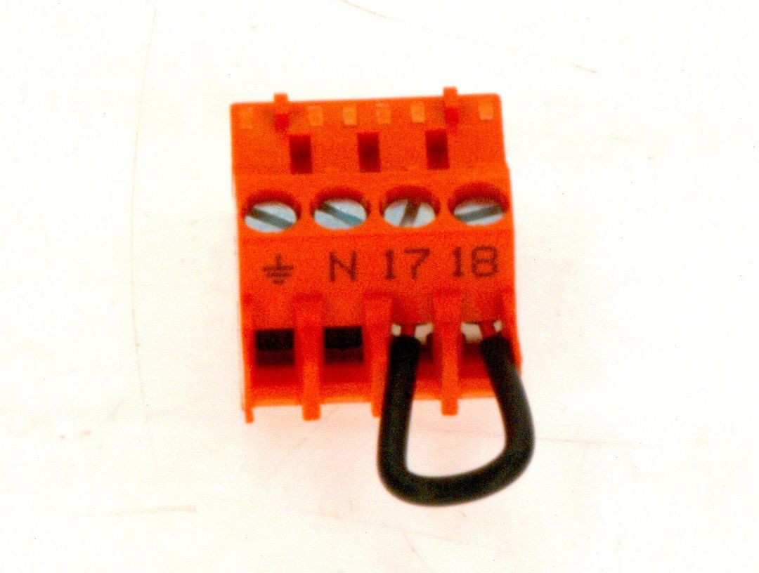 BOSCH Ersatzteil TTNR: 8718590270 Anschlussklemme 4-pol orange 17B18 everp